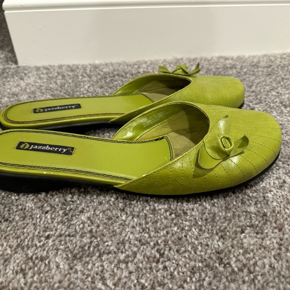Jazzberry brand slides. Lime Green. Wide Width. 10W. Gently used. Style: Kate. - Picture 4 of 4